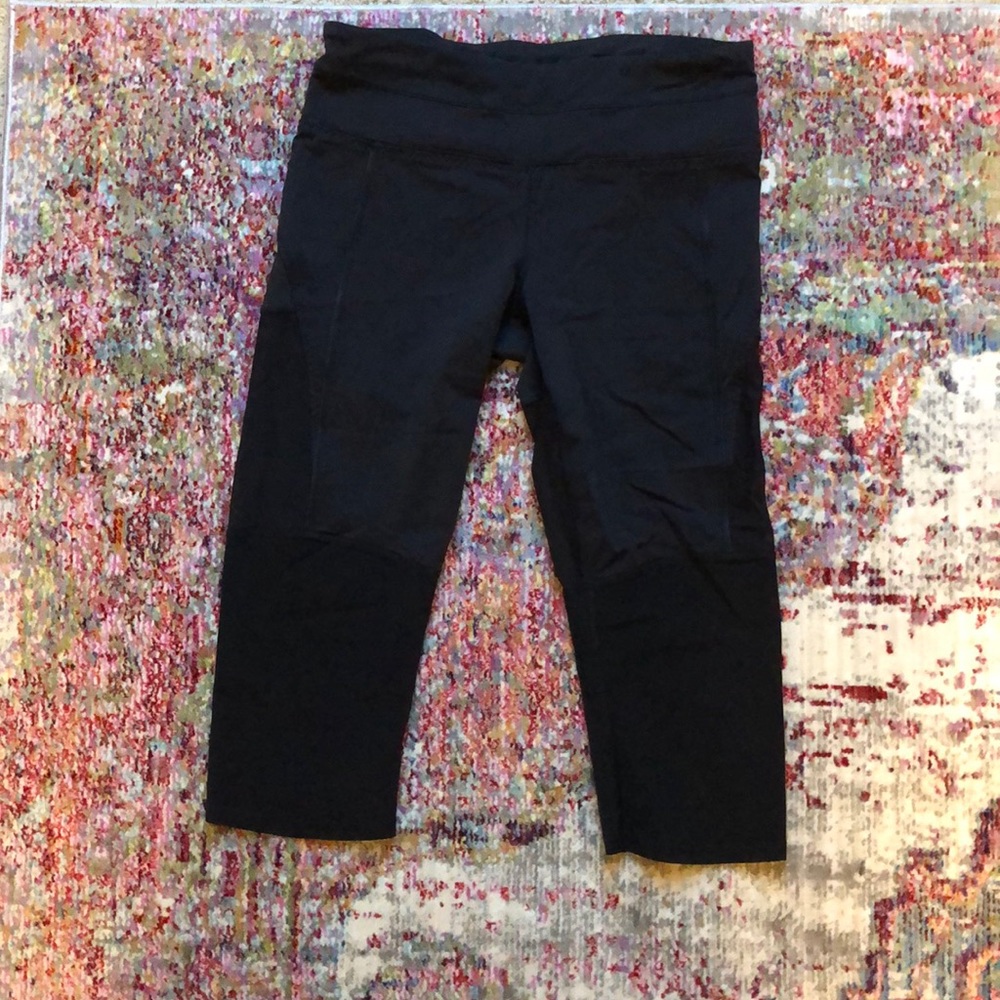 Lululemon black capris leggings